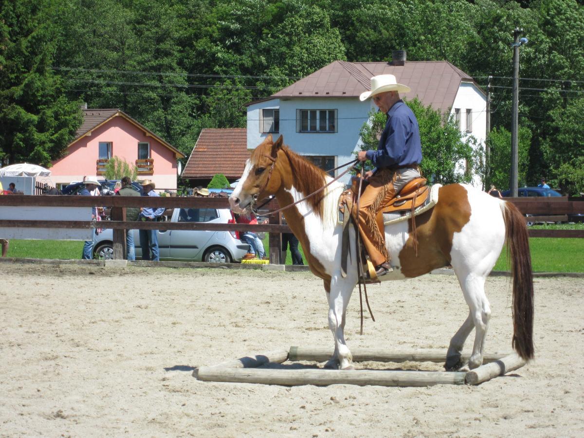 Snmek144
